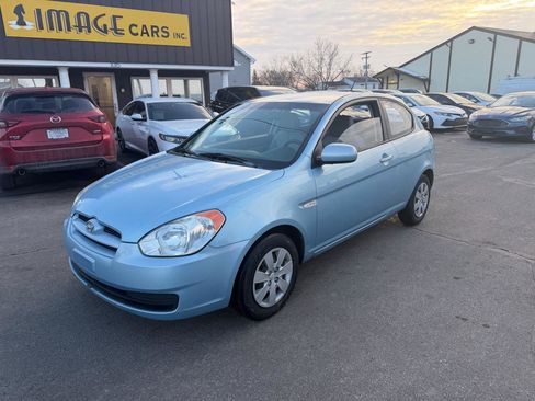 Used 2010 Hyundai Accent GS image 3