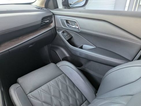 Used 2025 Nissan Rogue Platinum w/ Platinum Premium Package FWD image 19