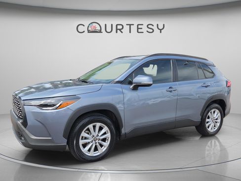 Used 2022 Toyota Corolla Cross LE AWD/4WD image 1
