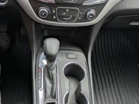 Used 2022 Chevrolet Equinox LT AWD/4WD image 11