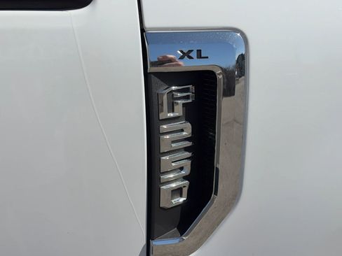 Used 2019 Ford F250 XL w/ Power Equipment Group image 9
