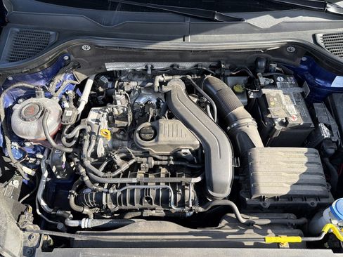 Certified 2023 Volkswagen Taos SE w/ Panoramic Sunroof Package image 10