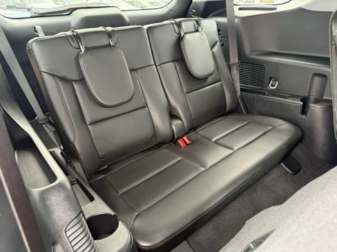 Used 2023 Ford Explorer XLT w/ Equipment Group 202A image 8