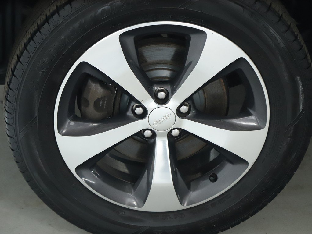 Used 2019 Jeep Cherokee Limited AWD/4WD image 12