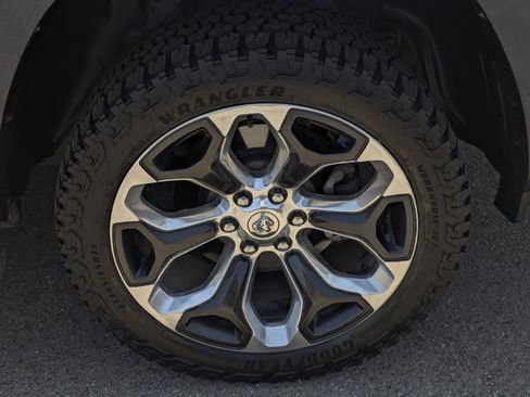 Used 2023 RAM 1500 Limited w/ Body Color Bumper Group AWD/4WD image 7