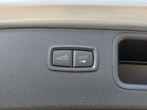 Used 2025 Porsche Macan image 39