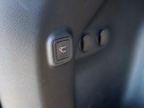 Used 2019 Jeep Cherokee Limited image 38