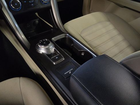Used 2018 Ford Fusion SE FWD image 26