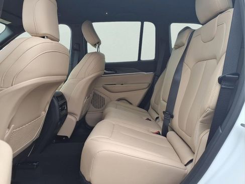 Used 2024 Jeep Grand Cherokee Limited RWD image 13