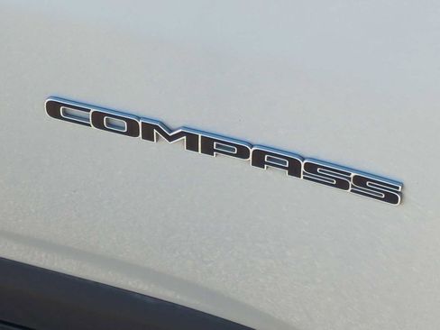 Used 2024 Jeep Compass Latitude image 31