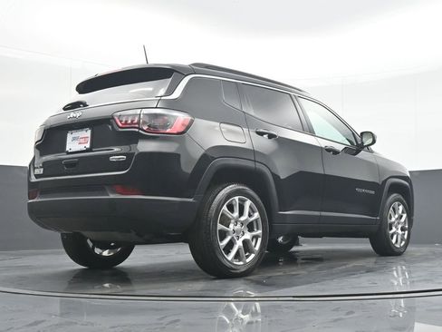 Used 2022 Jeep Compass Latitude w/ Sun and Sound Group image 30