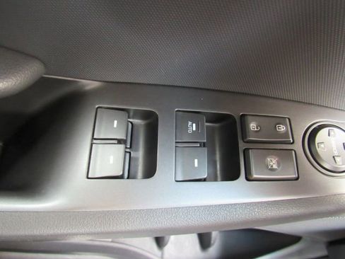 Used 2022 Hyundai Ioniq SE image 34