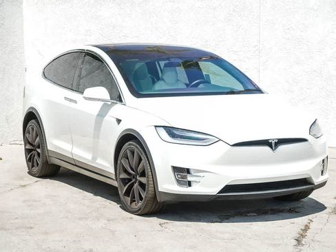 Used 2017 Tesla Model X 90D AWD/4WD image 4