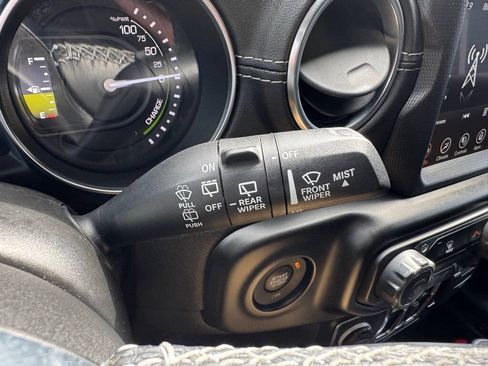 Used 2021 Jeep Wrangler Unlimited Sahara AWD/4WD image 23