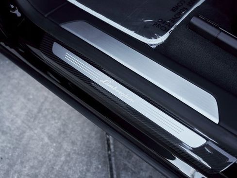 Used 2025 Lamborghini Urus SE image 36