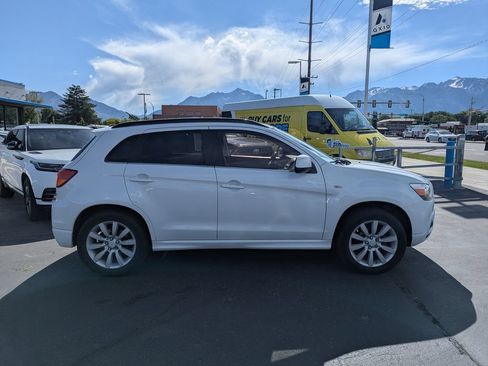 Used 2011 Mitsubishi Outlander Sport SE FWD image 2