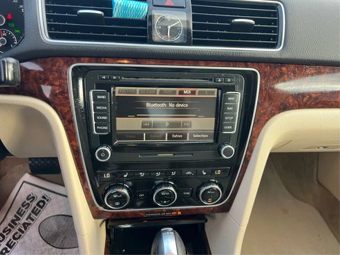 Used 2012 Volkswagen Passat TDI SEL Premium FWD image 16