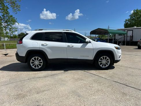 Used 2019 Jeep Cherokee Latitude w/ Popular Appearance Group image 2