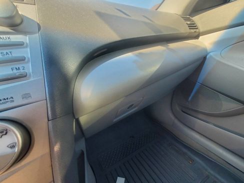 Used 2011 Toyota Camry LE w/ LE Extra-Value Pkg image 19