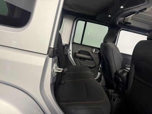 Used 2024 Jeep Wrangler Unlimited Sahara AWD/4WD image 30