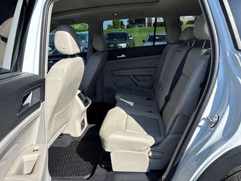Used 2023 Volkswagen Atlas SE w/ Panoramic Sunroof Package FWD image 24