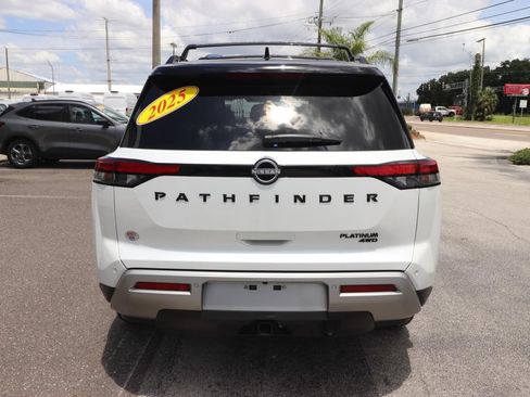 Used 2025 Nissan Pathfinder Platinum w/ Black Appearance Package AWD/4WD image 10