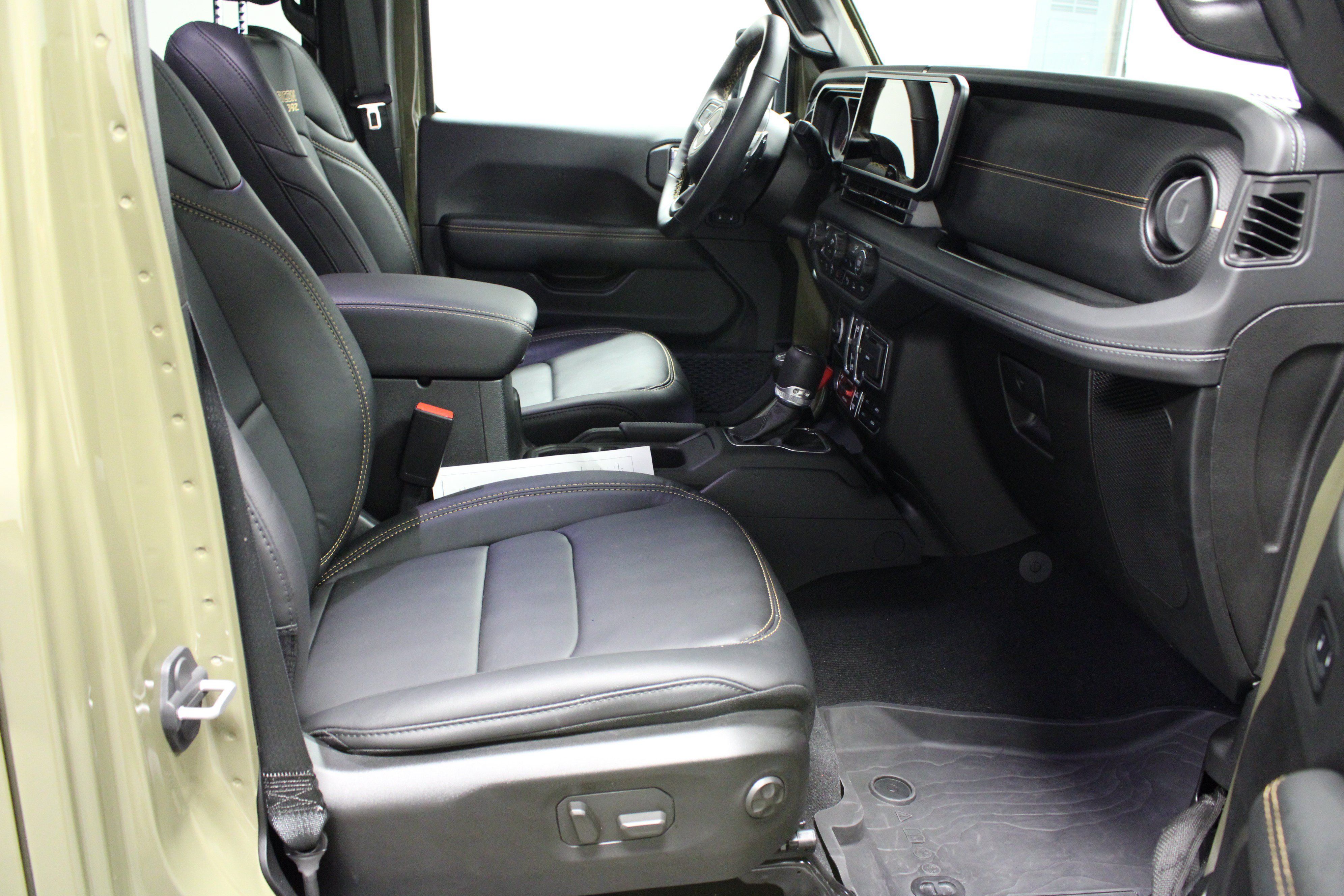 Used 2025 Jeep Wrangler Unlimited Rubicon 392 AWD/4WD image 13