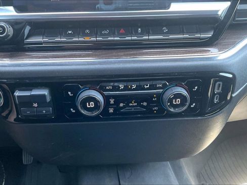 Used 2022 Chevrolet Silverado 1500 LT AWD/4WD image 16