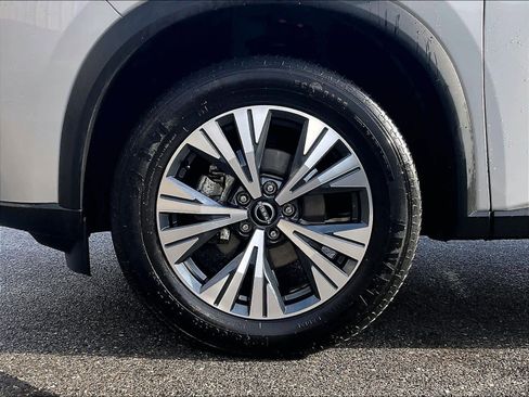 Certified 2023 Nissan Rogue SV image 7