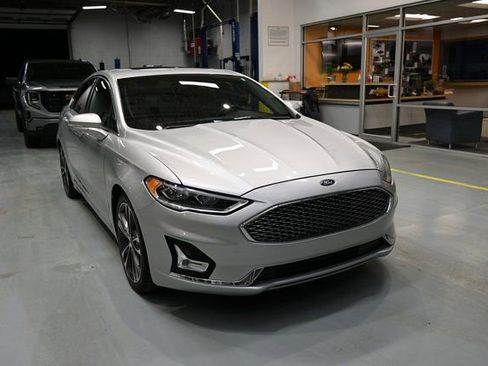 Used 2019 Ford Fusion Titanium image 3