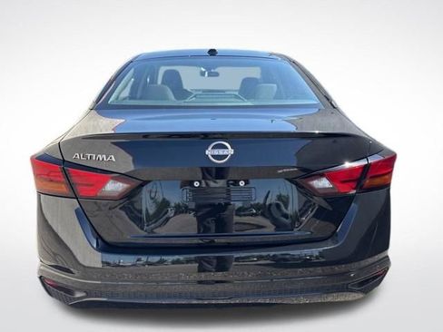 Used 2025 Nissan Altima 2.5 SV FWD image 6