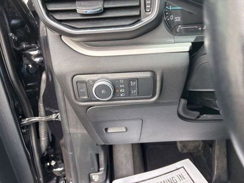 Used 2022 Ford Explorer XLT w/ Equipment Group 202A image 19