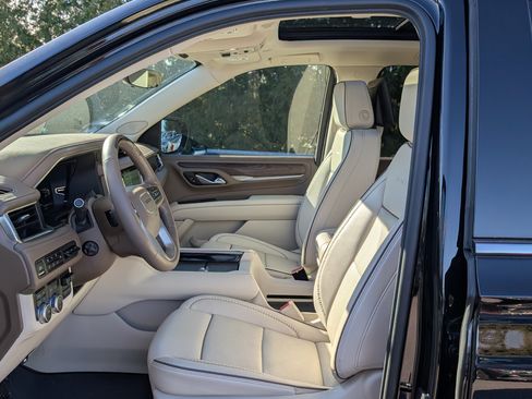 Used 2023 GMC Yukon XL Denali w/ Denali Reserve Package image 20