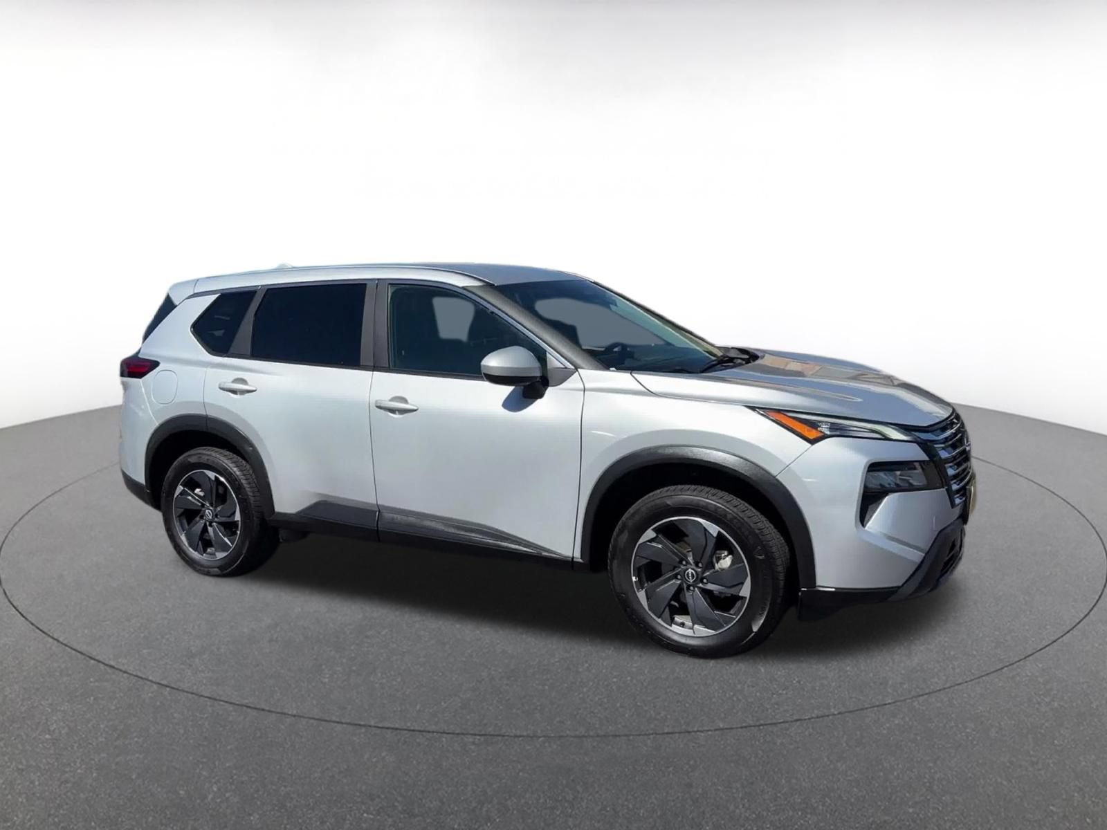 Used 2025 Nissan Rogue SV FWD image 2