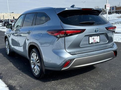 Used 2024 Toyota Highlander Platinum image 8