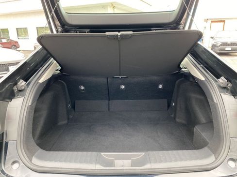 Used 2025 Toyota Prius LE image 31