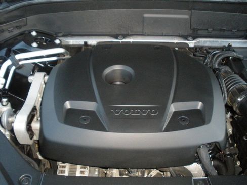 Used 2018 Volvo XC90 T6 Momentum w/ Convenience Package image 14