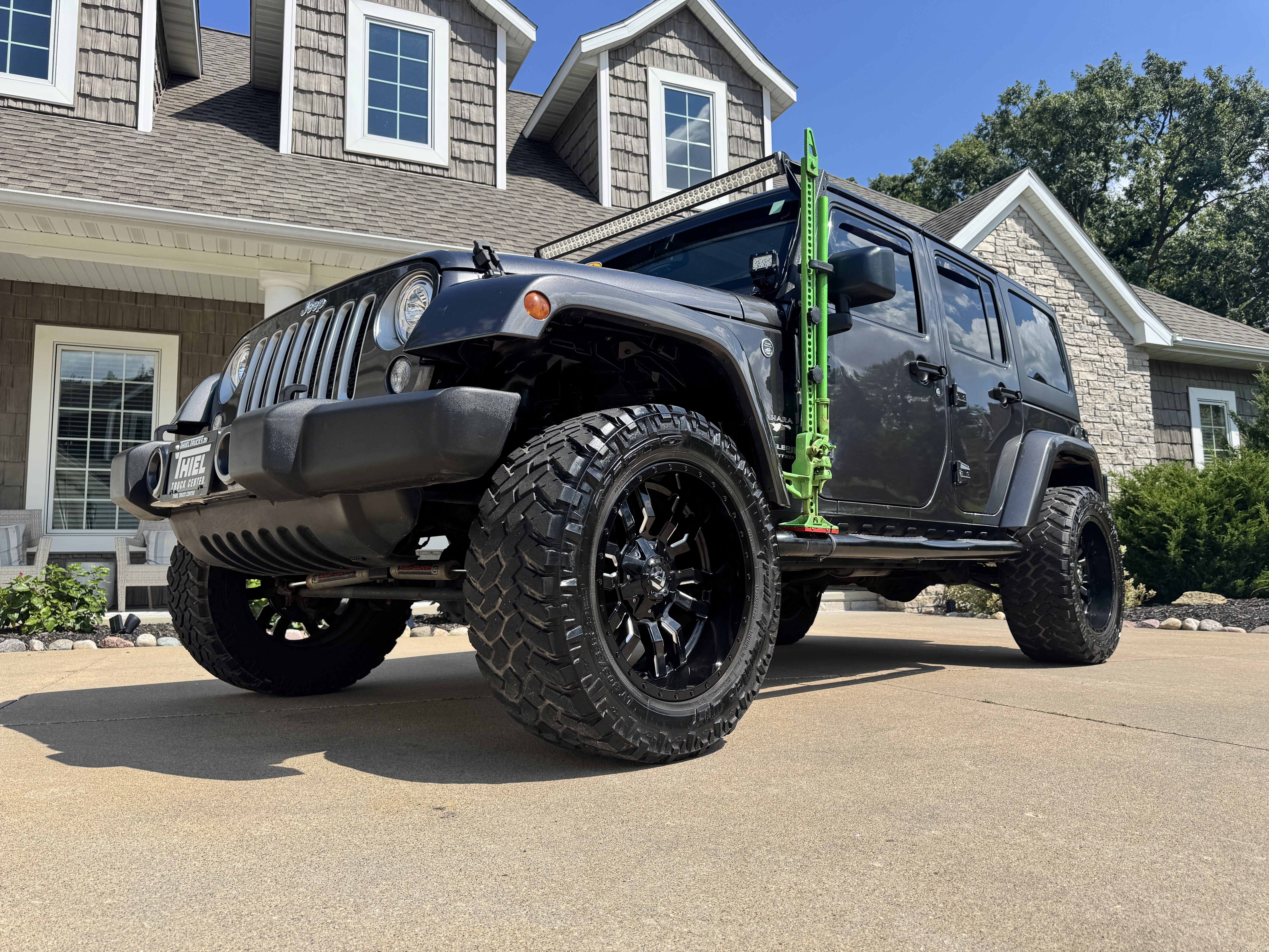 Used 2018 Jeep Wrangler Unlimited Sahara w/ Connectivity Group AWD/4WD image 23