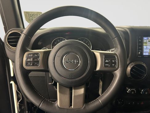 Used 2018 Jeep Wrangler Sport AWD/4WD image 14