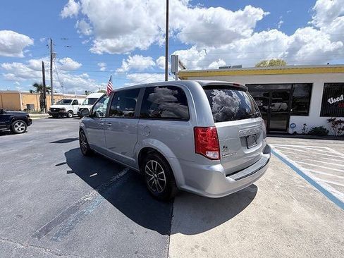 Used 2018 Dodge Grand Caravan SE FWD image 5