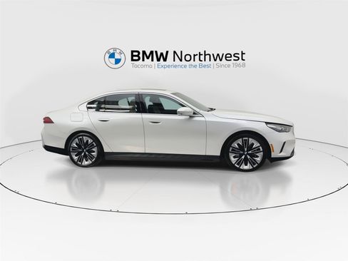 Used 2026 BMW i5 eDrive40 RWD image 5