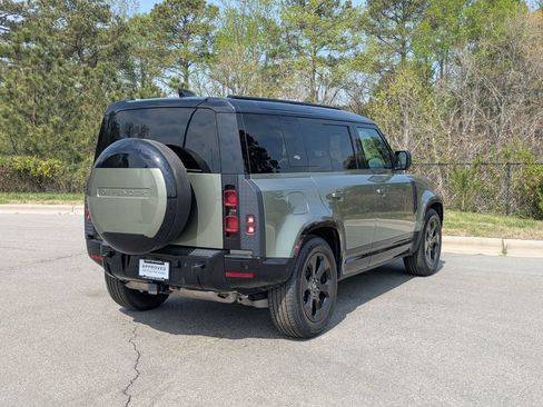 Certified 2024 Land Rover Defender 110 X-Dynamic SE image 5