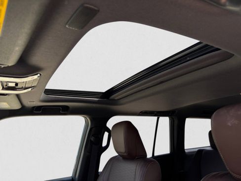 Used 2025 Toyota Land Cruiser image 12