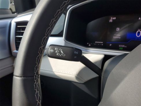 Used 2025 Volkswagen Taos SE image 21