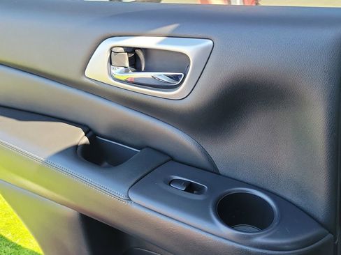 Used 2019 Nissan Pathfinder S FWD image 21