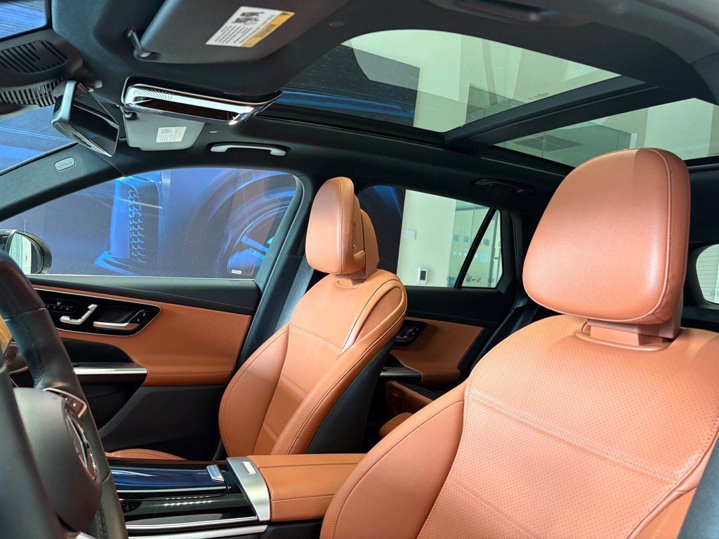 Used 2023 Mercedes-Benz GLC 300 4MATIC image 13