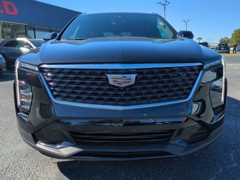 Used 2025 Cadillac XT4 Premium Luxury image 9