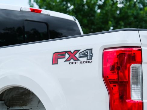 Used 2017 Ford F250 Lariat w/ FX4 Off-Road Package AWD/4WD image 28
