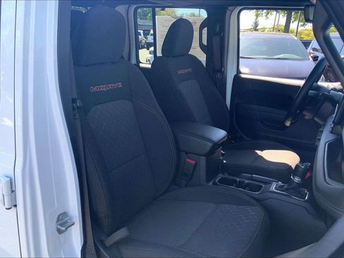Certified 2025 Jeep Gladiator Mojave w/ Convenience Group AWD/4WD image 7