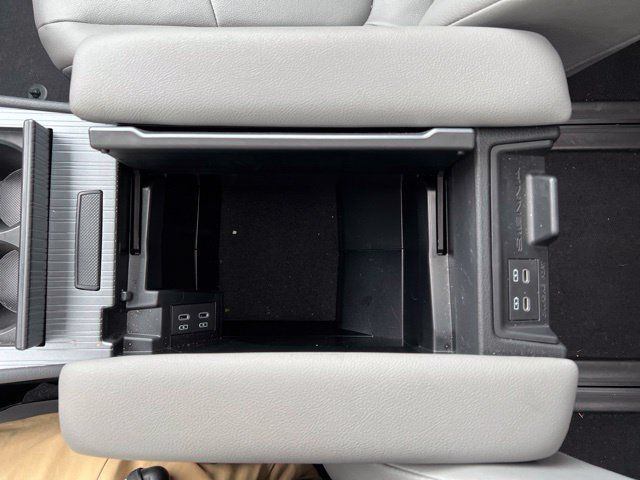 Used 2025 Toyota Sienna XLE w/ XLE Plus Package AWD/4WD image 20